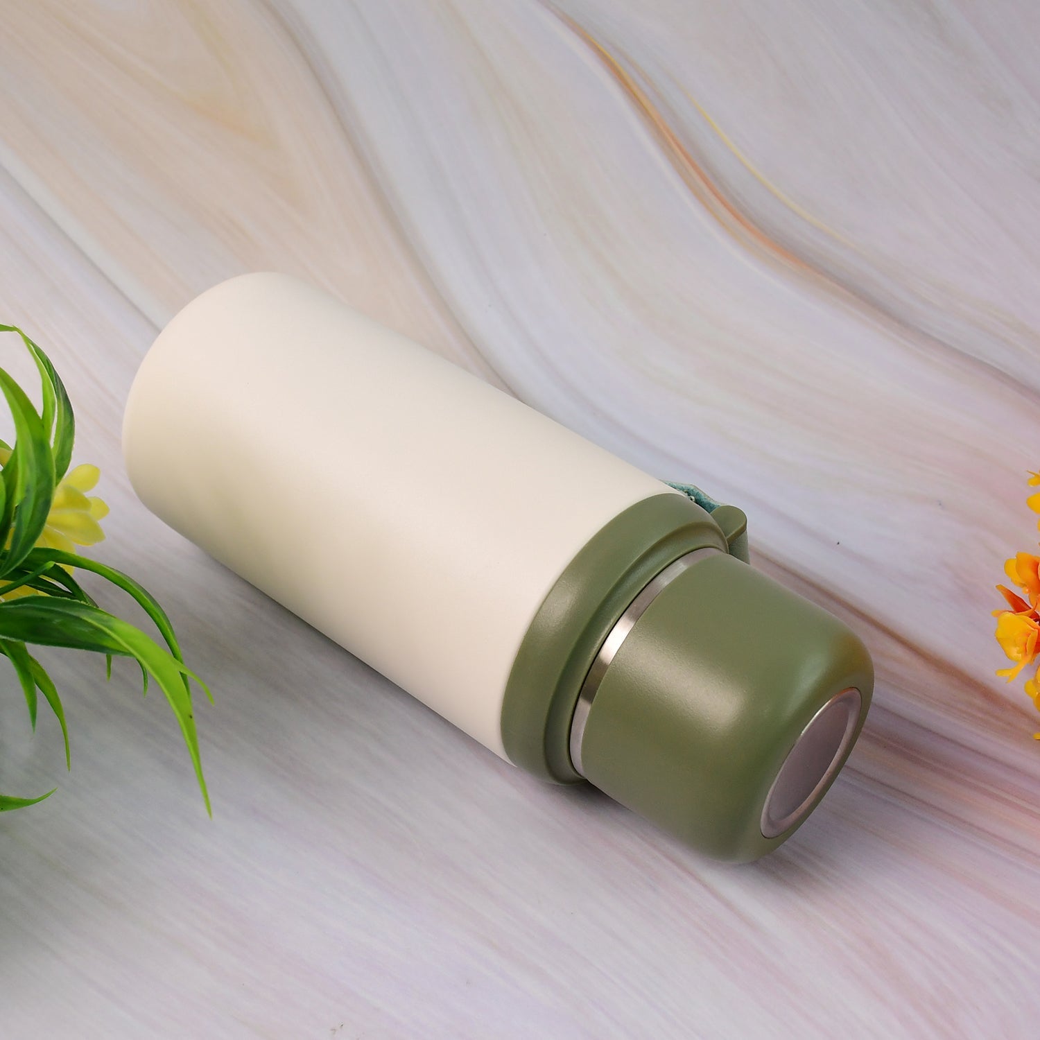 Stainless Steel Mug / Bottle Vacuum Insulated Cup With Handle, Small Cup & Straw (650 ML) Stainless Steel Mug / Bottle Vacuum Insulated Cup With Handle, Small Cup & Straw (650 ML)